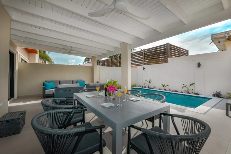 Comedor exterior cubierto