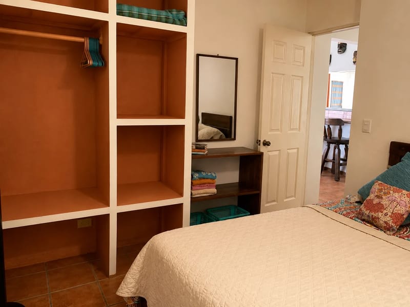 Bedroom in a vacation rental in Golfito with built-in shelves