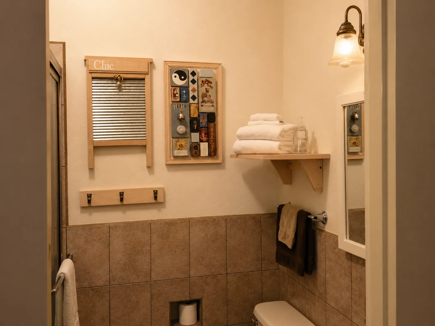 Baño moderno en un alojamiento vacacional en Golfito.