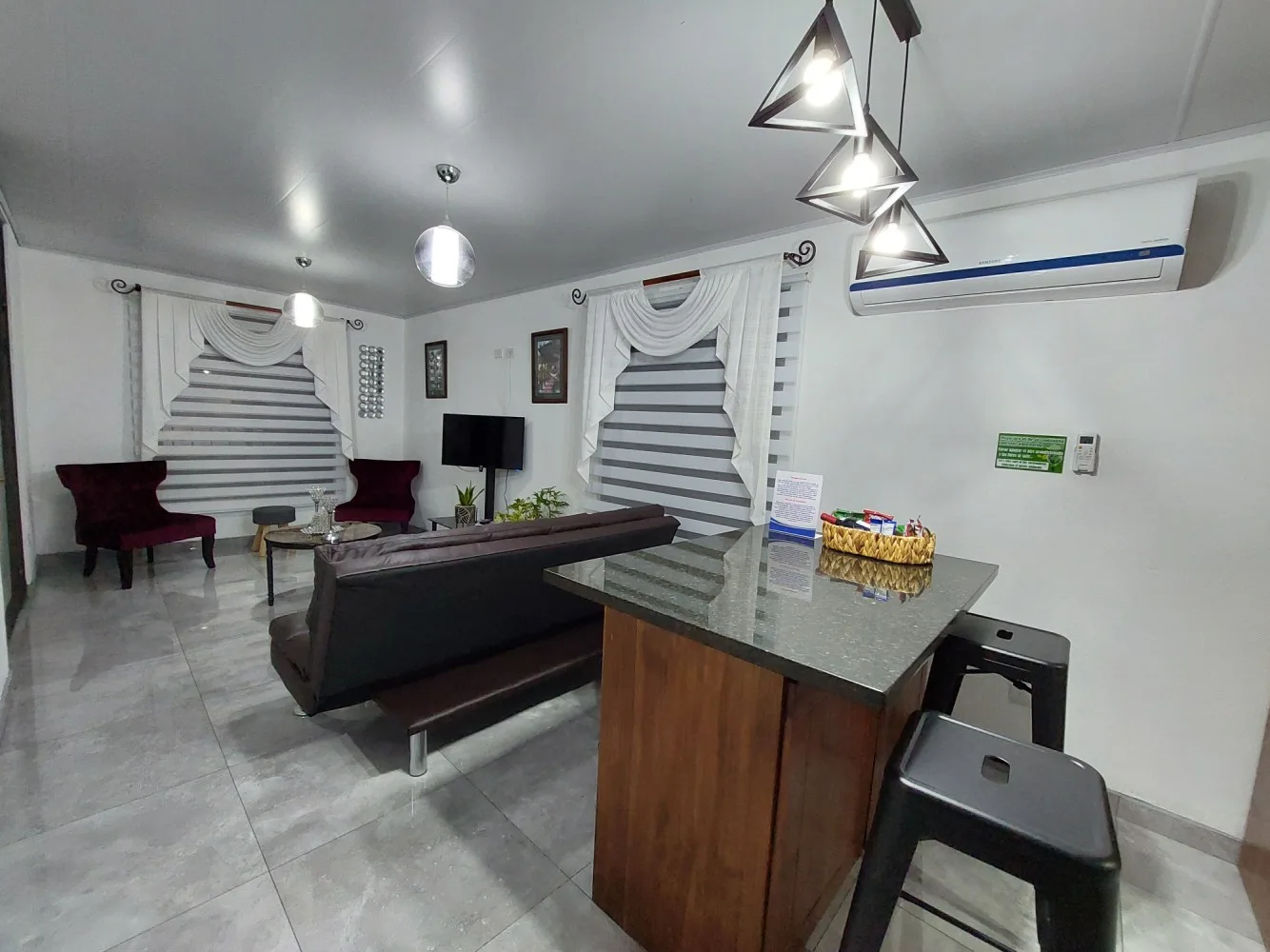 Edward y Familia Inn — Airport Residences