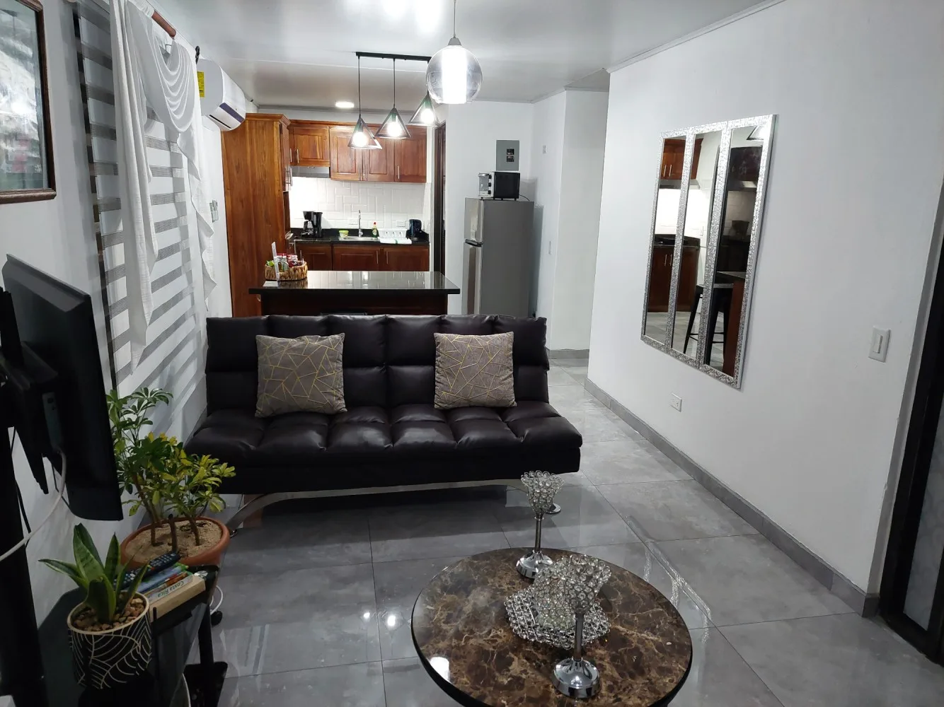 Edward y Familia Inn — Airport Residences
