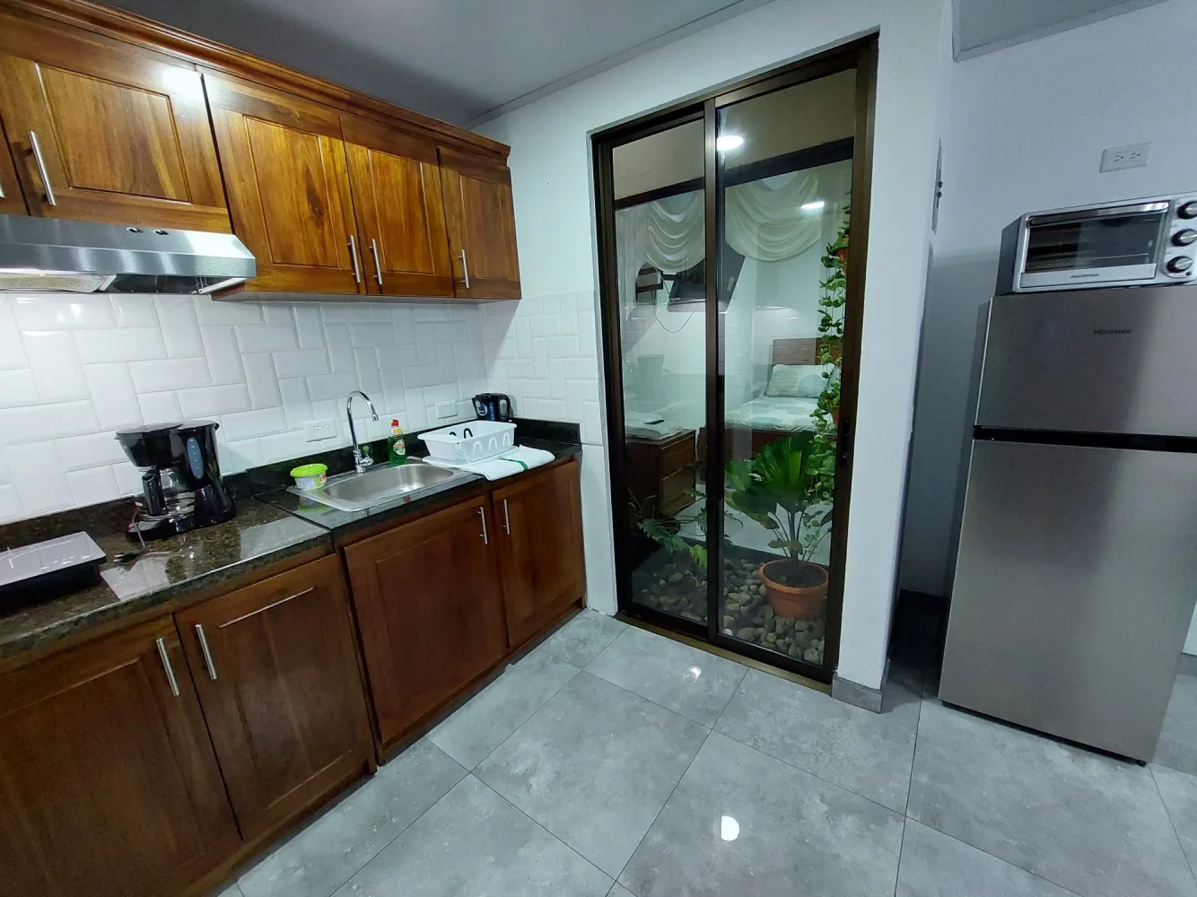 Edward y Familia Inn — Airport Residences