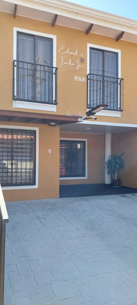 Edward y Familia Inn — Airport Residences
