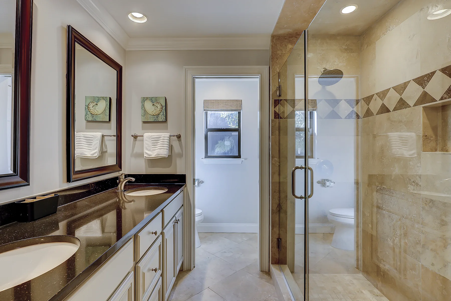 Baño junto al dormitorio king