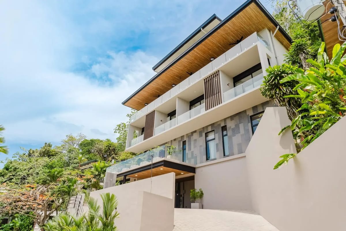 MA-22 — Contemporary Ocean-View Villa