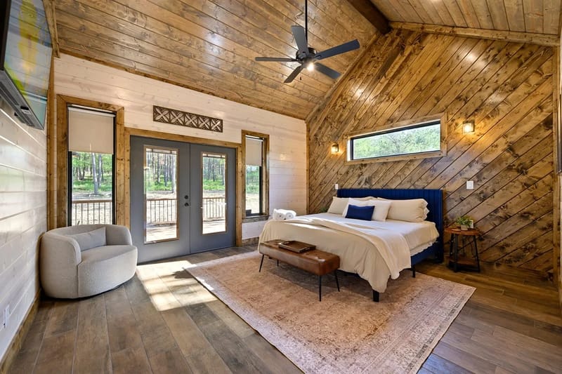 Second downstairs king suite