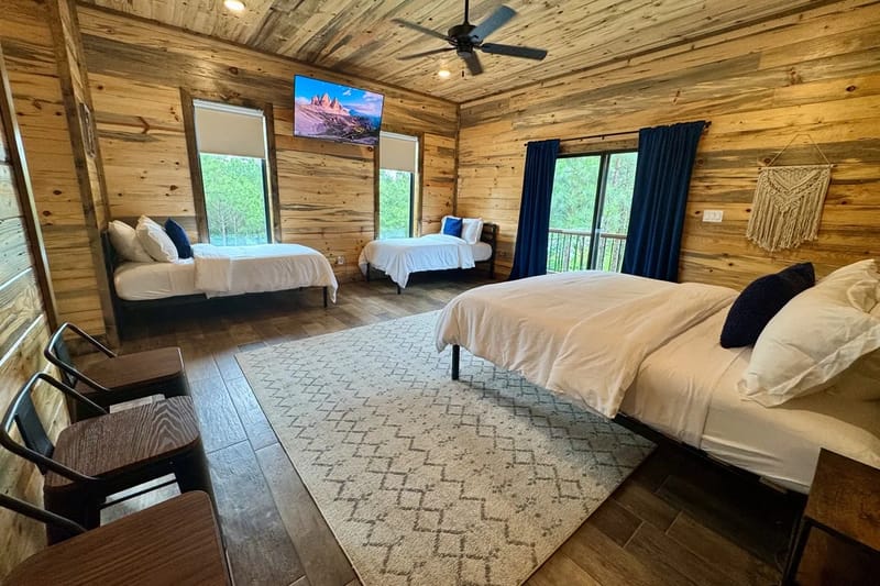 Downstairs king and twin bedroom