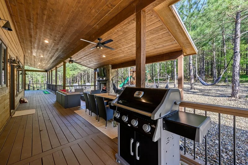 Outdoor propane grill