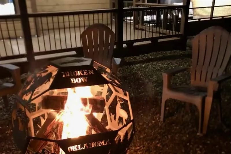 Outdoor fire pit