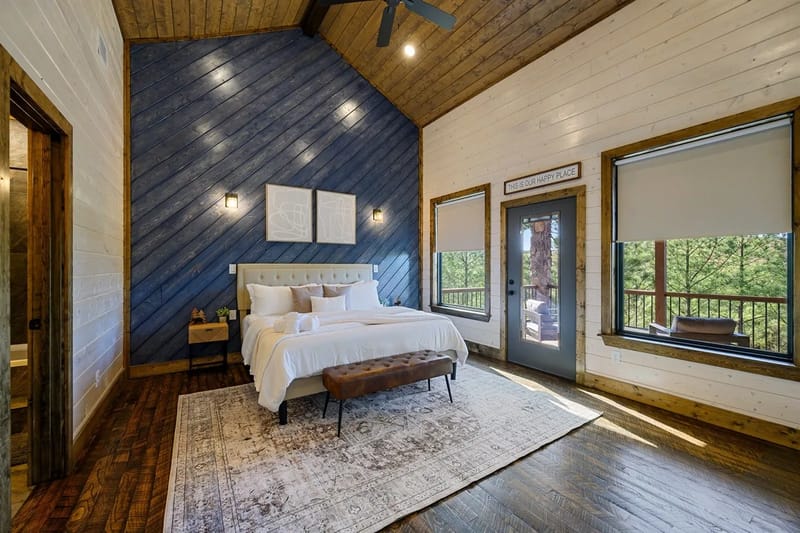Upstairs king bedroom