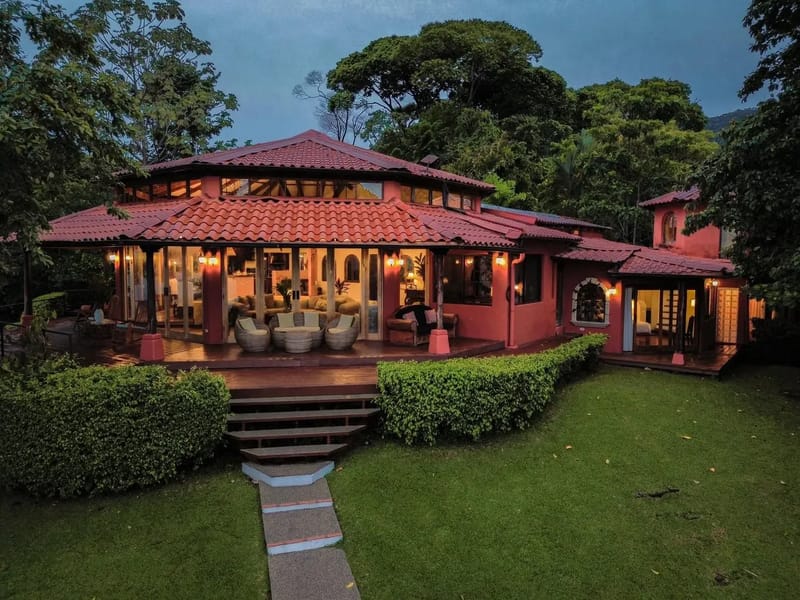 DO-01 — Oceanfront Villa in Dominical
