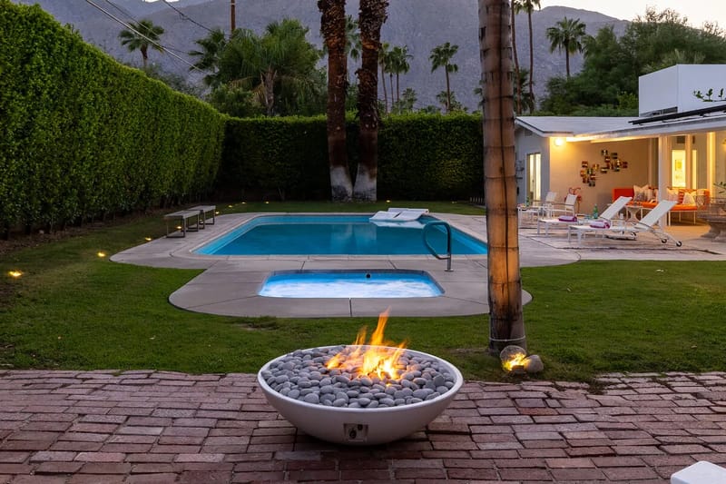 Piscina, spa y fogatero