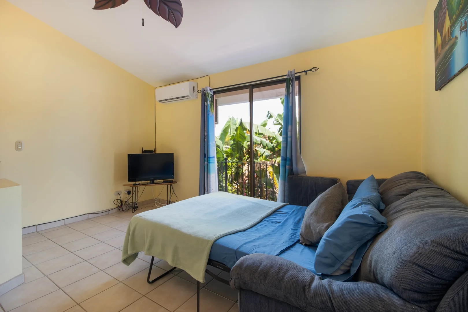 Las Palmas Oasis: 1 Bedroom w/ Loft, NEW Kitchen!