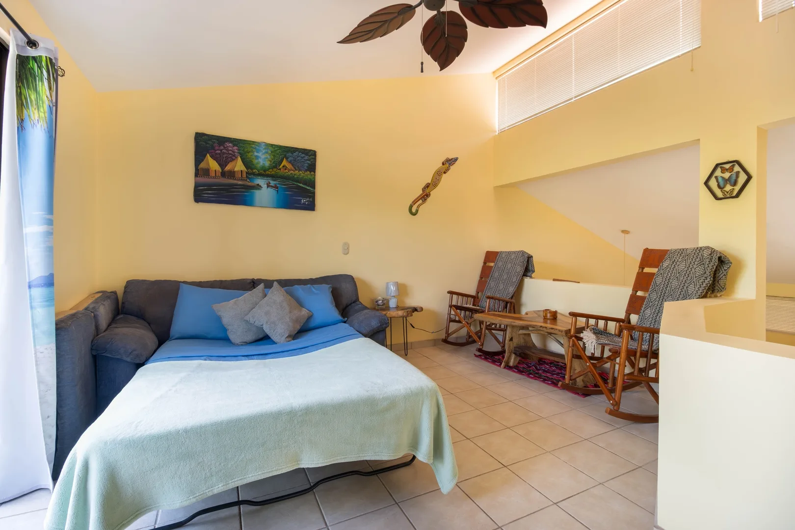 Las Palmas Oasis: 1 Bedroom w/ Loft, NEW Kitchen!