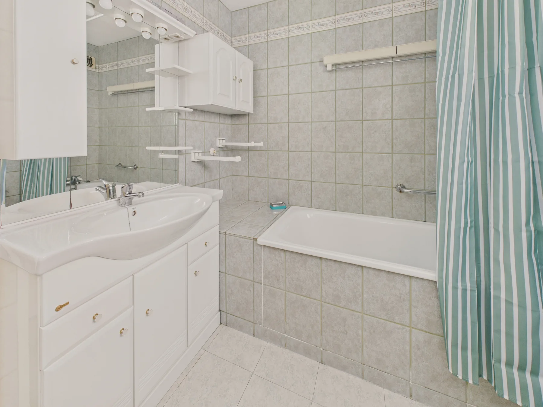 Central Andernos apartment for four — property gallery