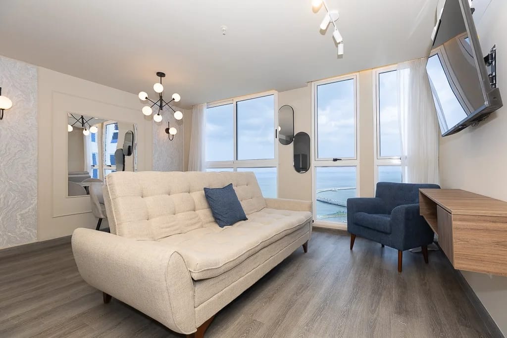 The Radiant Condo - Ave. Balboa (Ocean Front)