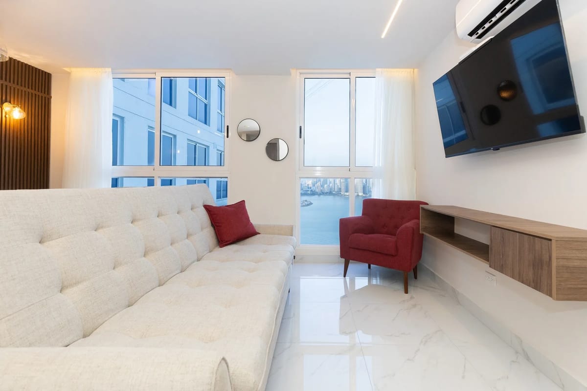 The Radiant Condo - Ave. Balboa (Ocean Front)