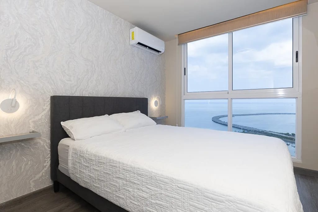 The Radiant Condo - Ave. Balboa (Ocean Front)
