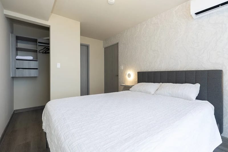 The Radiant Condo - Ave. Balboa (Ocean Front)