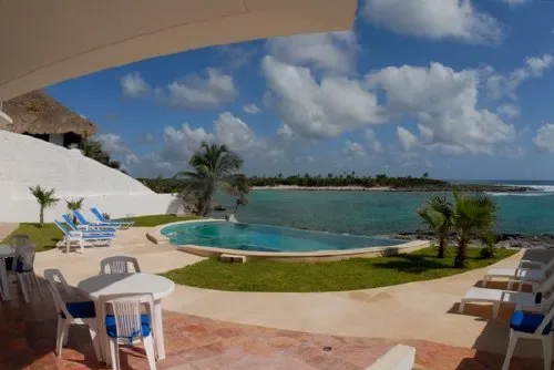 AK-07 — Akumal Rental Villa with Floor-to-Ceiling Windows