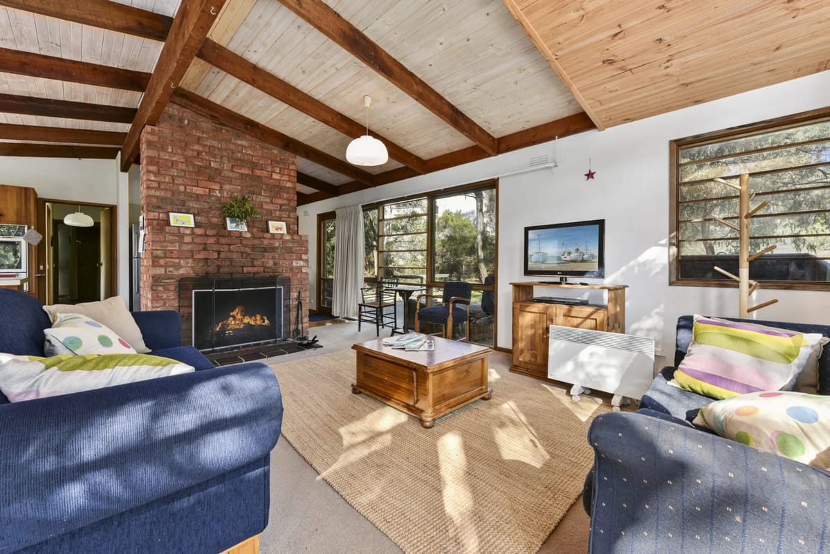 Aireys 15 — property and surroundings
