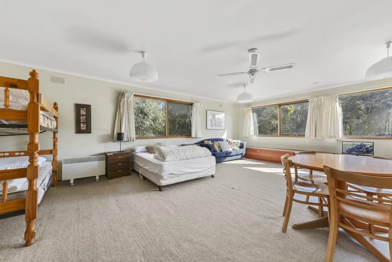 Aireys 15 — property and surroundings
