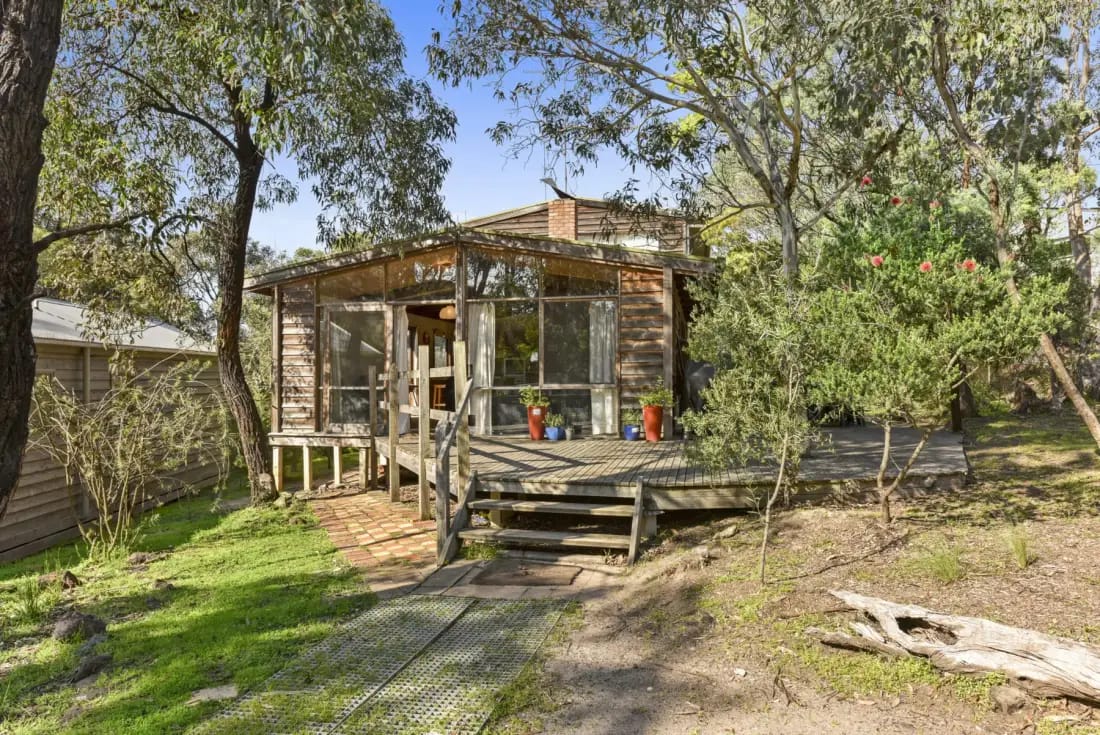 Aireys 15 — property and surroundings