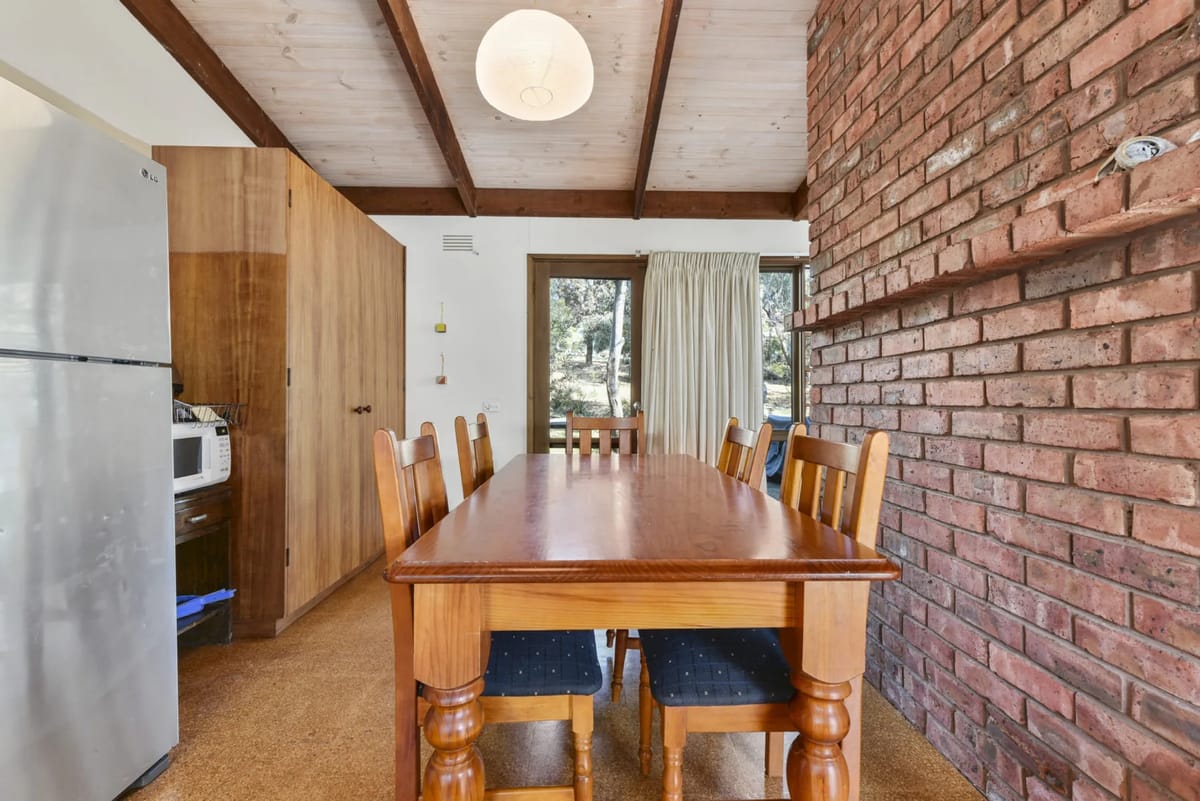 Aireys 15 — property and surroundings
