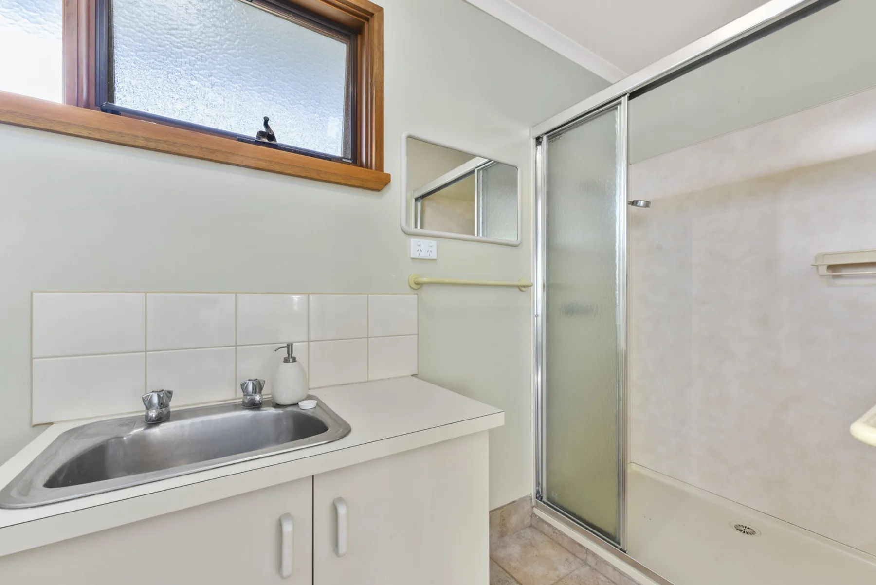 Aireys 15 — property and surroundings