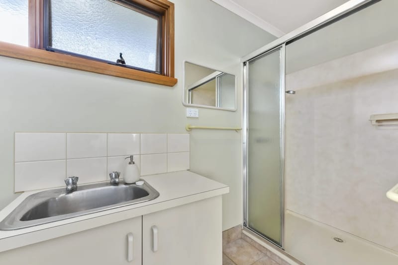 Aireys 15 — property and surroundings