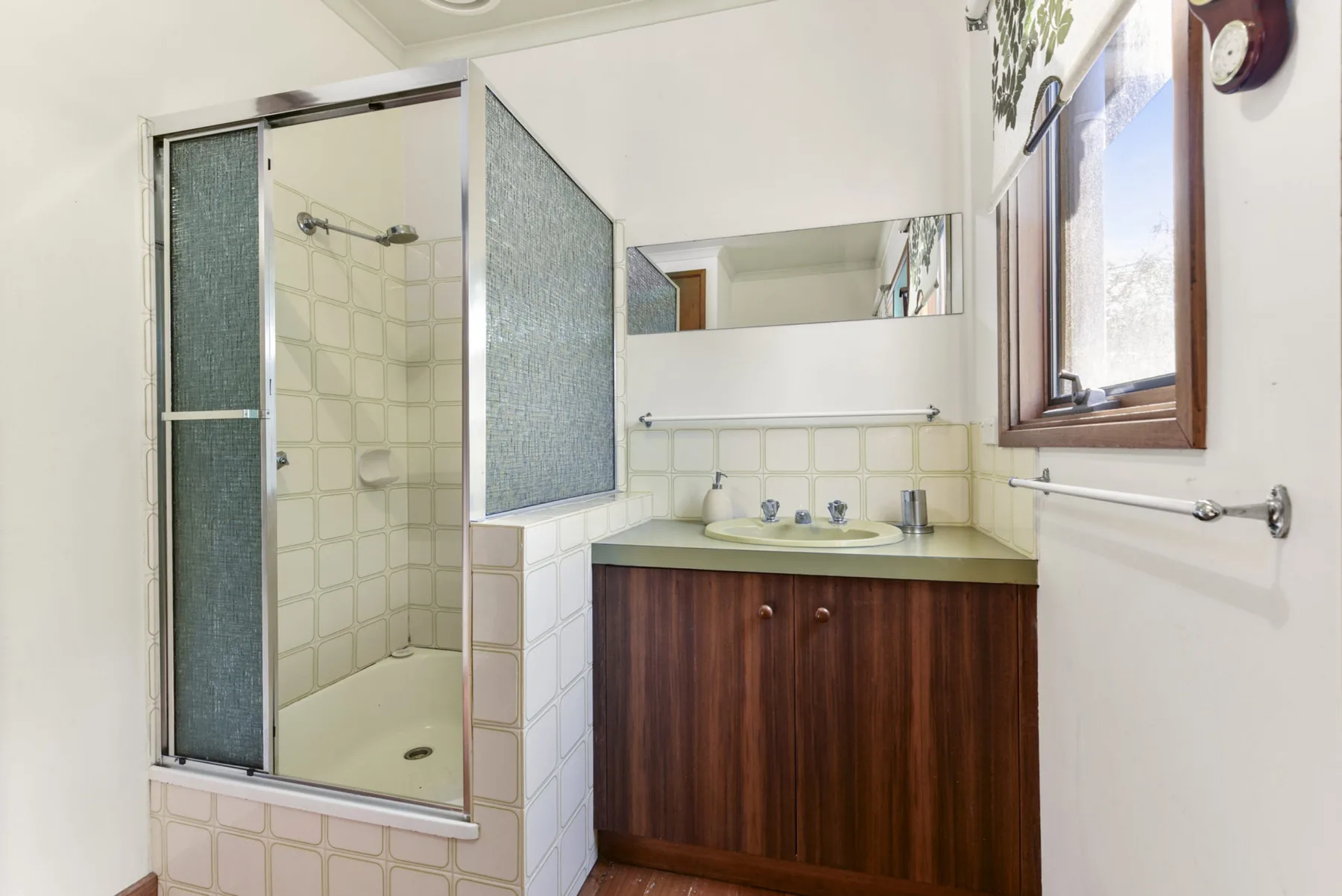 Aireys 15 — property and surroundings