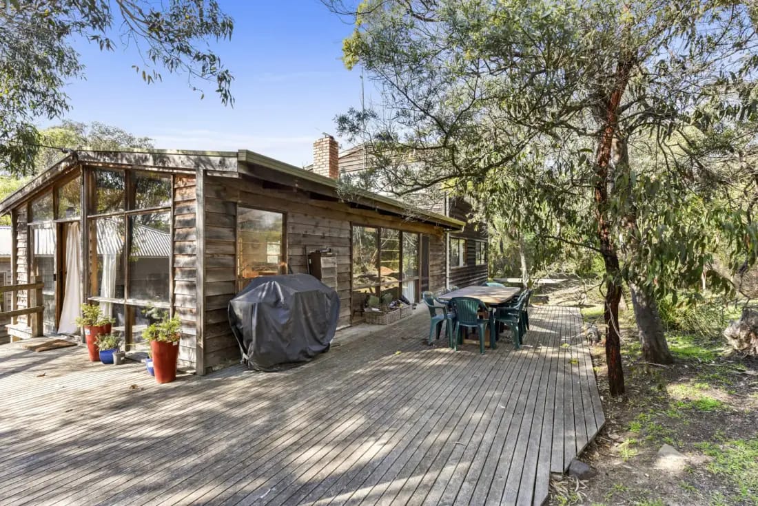 Aireys 15 — property and surroundings