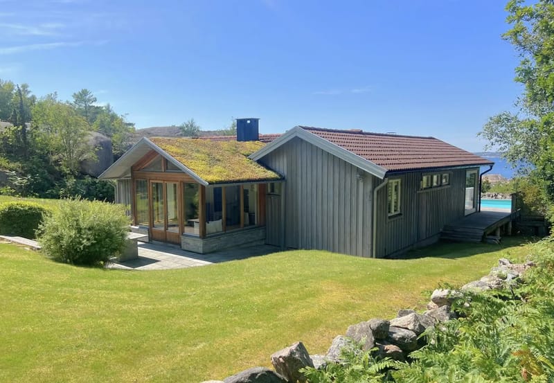 Casa en Hjälteby - Villa diseñada por un arquitecto con piscina, sauna y vistas al mar en Mjörn | SE09124