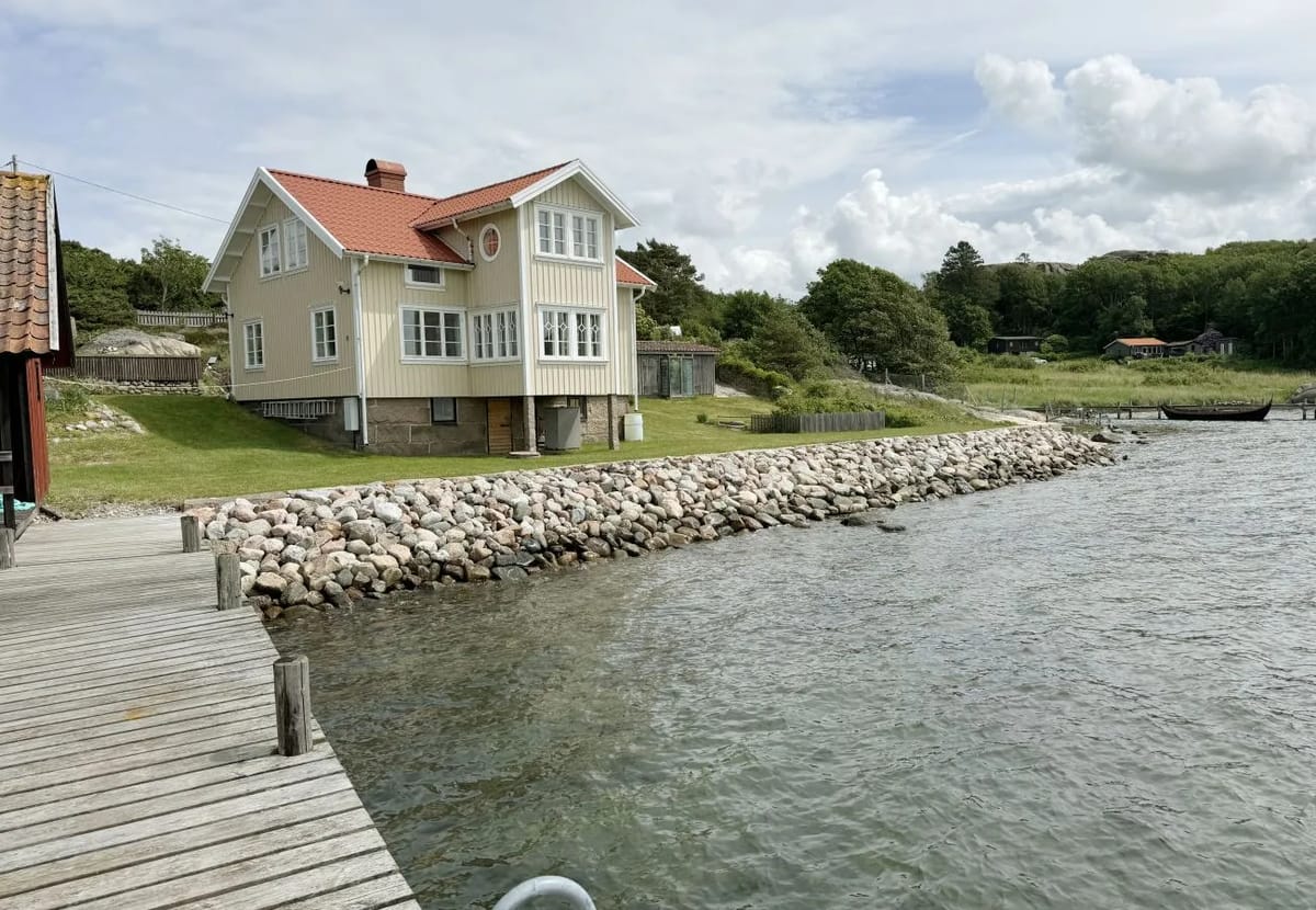 Casa en Hamburgsund - Villa única junto a la playa con embarcadero propio en Hamburgsund | SE09068