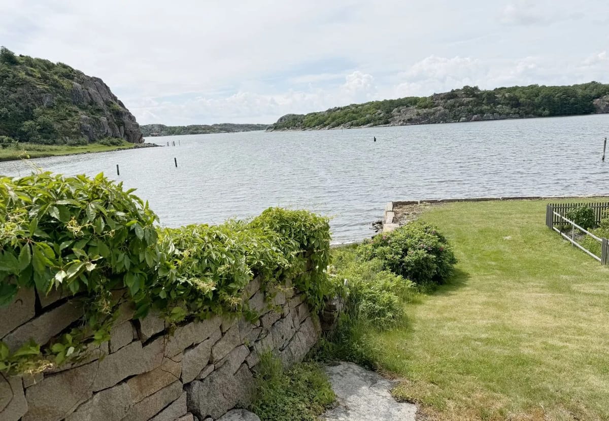 Casa en Hamburgsund - Villa única junto a la playa con embarcadero propio en Hamburgsund | SE09068