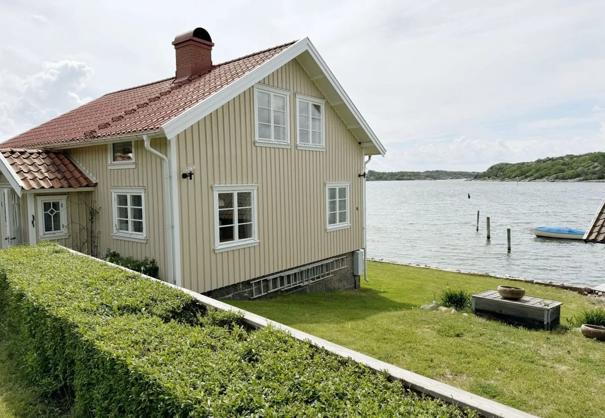 Casa en Hamburgsund - Villa única junto a la playa con embarcadero propio en Hamburgsund | SE09068