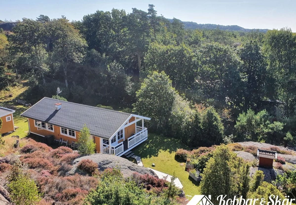 Casa en Hjälteby - Casa de campo con parcela natural y sauna en Mjörn | SE09134