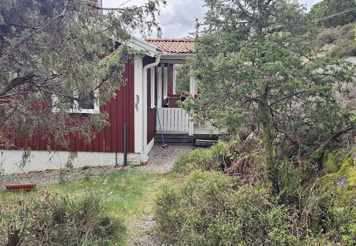 Casa en Varekil - Casa de campo en un hermoso entorno rocoso en Mjörn, a solo 300 m del mar | SE09115