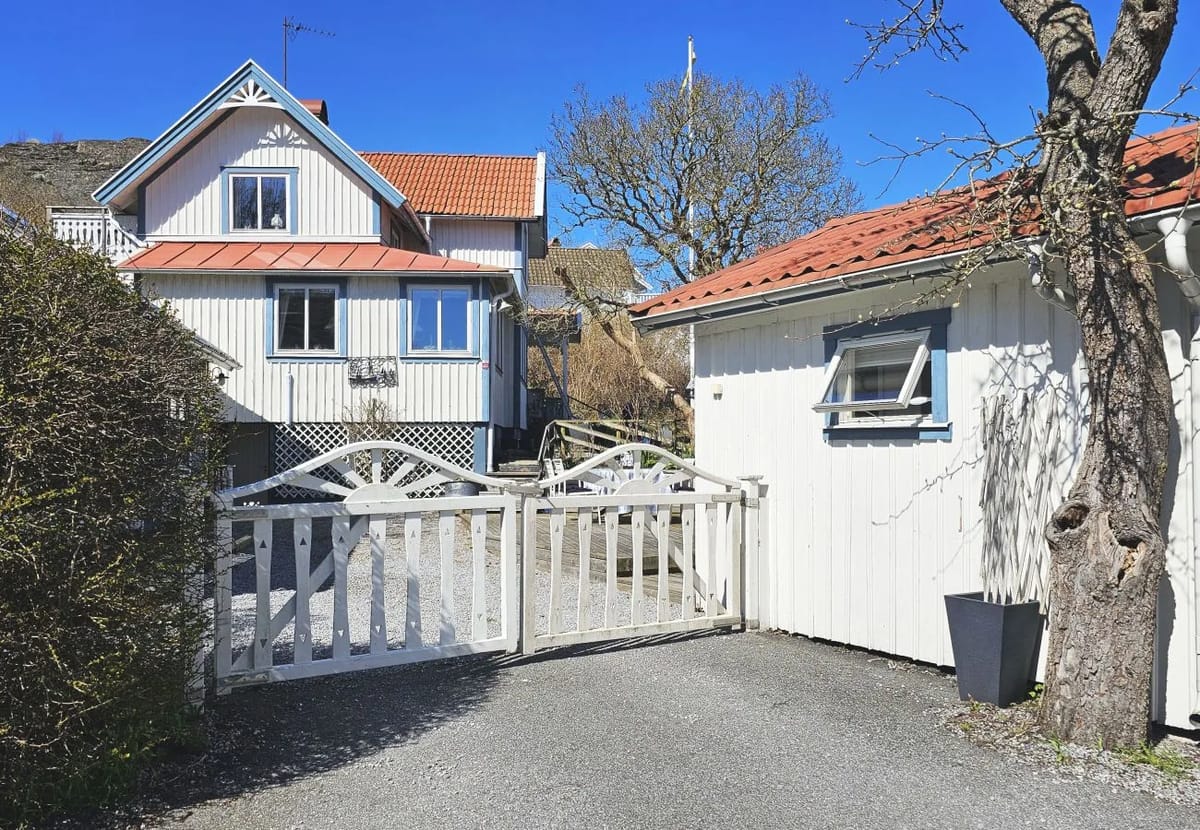 House in Ellös - Charming cottage by the sea in Ellös | SE09184
