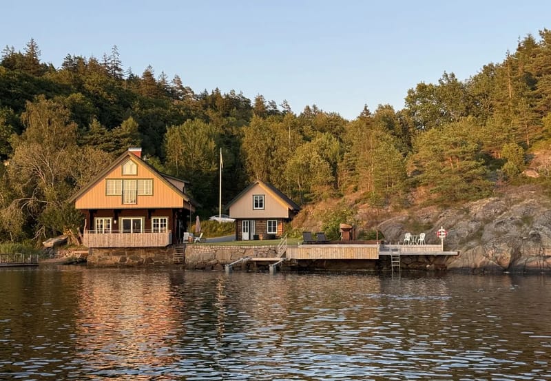 Casa en Munkedal - Cabaña de troncos con piscina, sauna y embarcación junto al castillo de Torreby | SE09080