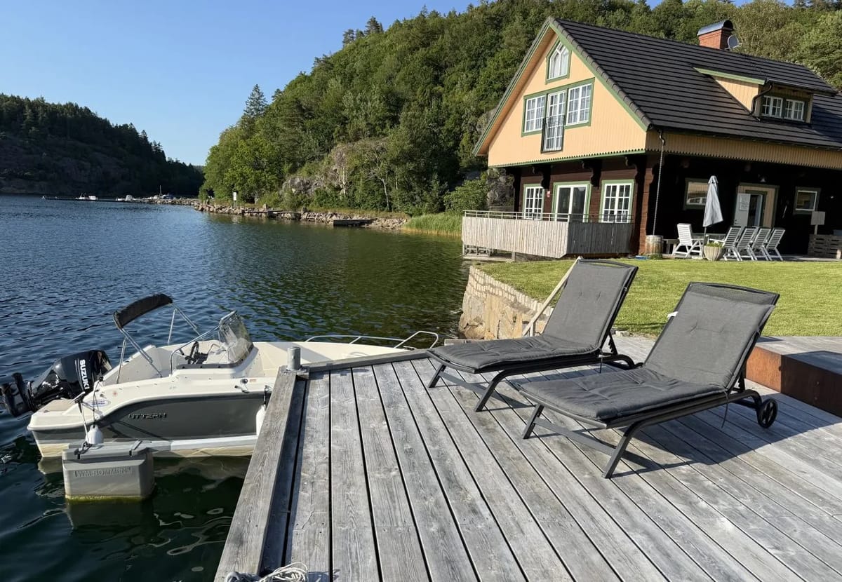 Casa en Munkedal - Cabaña de troncos con piscina, sauna y embarcación junto al castillo de Torreby | SE09080