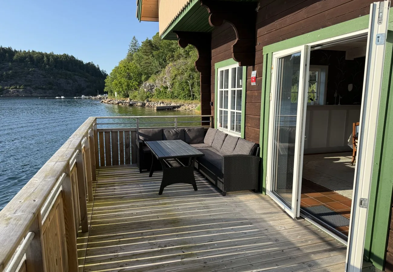 Casa en Munkedal - Cabaña de troncos con piscina, sauna y embarcación junto al castillo de Torreby | SE09080