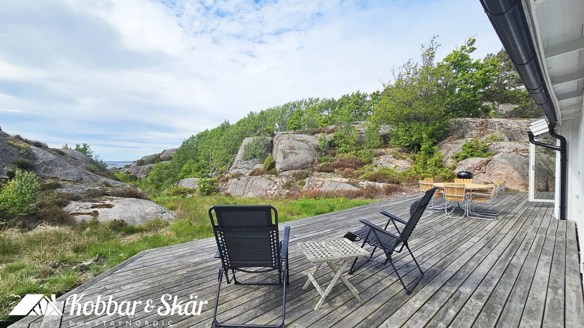 Archipelago House by the Bohuslän Cliffs | SE09181