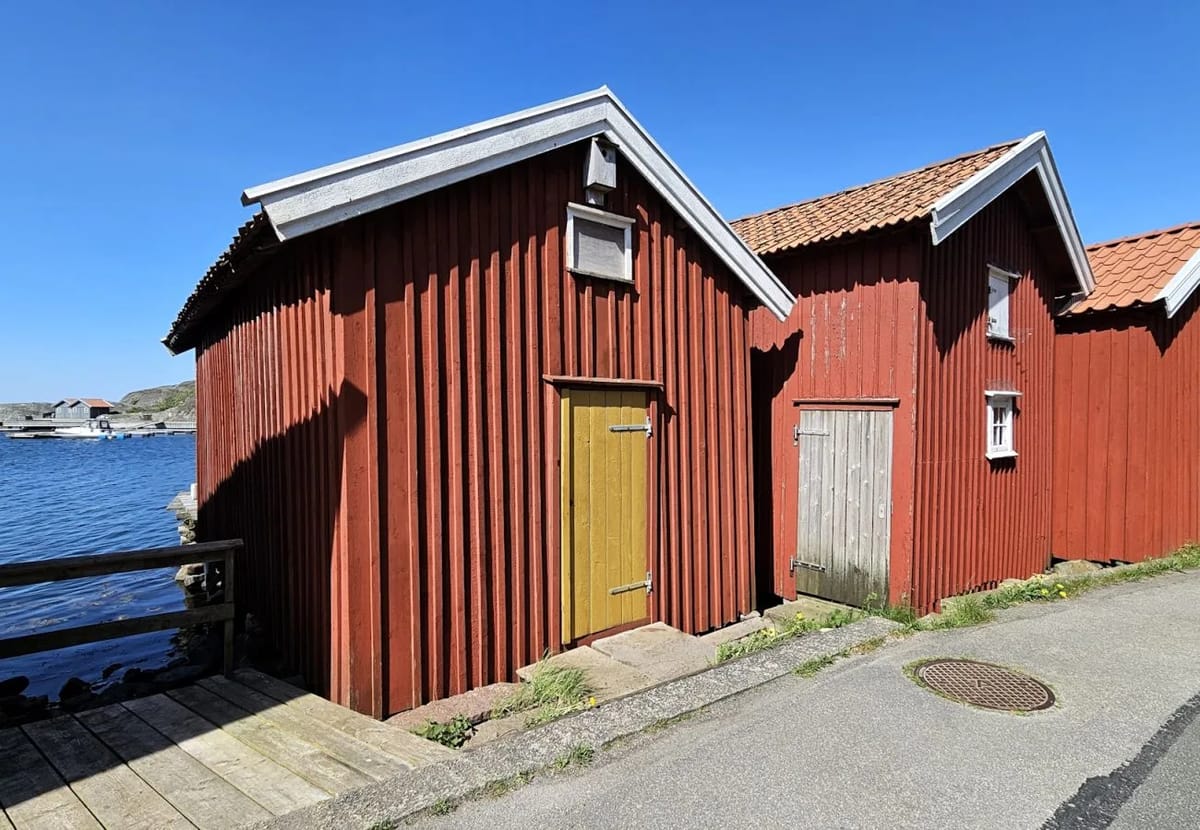 House in Ellös - Spacious holiday home near Hälleviksstrand, perfect for families | SE09105