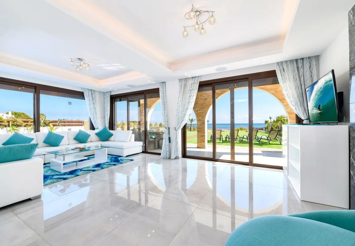 Serenity Seafront Villa - Photo 5