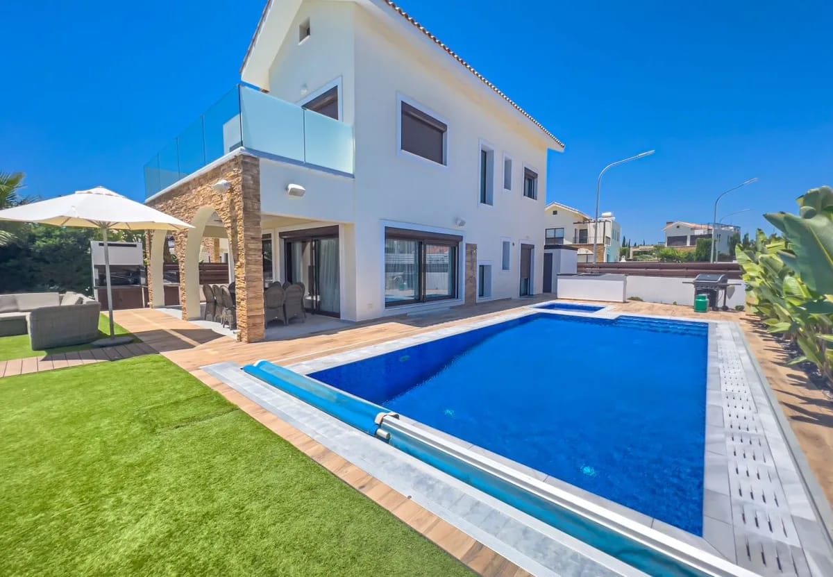 Serenity Seafront Villa - Photo 3