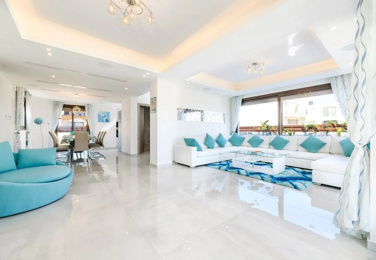 Serenity Seafront Villa - Photo 6