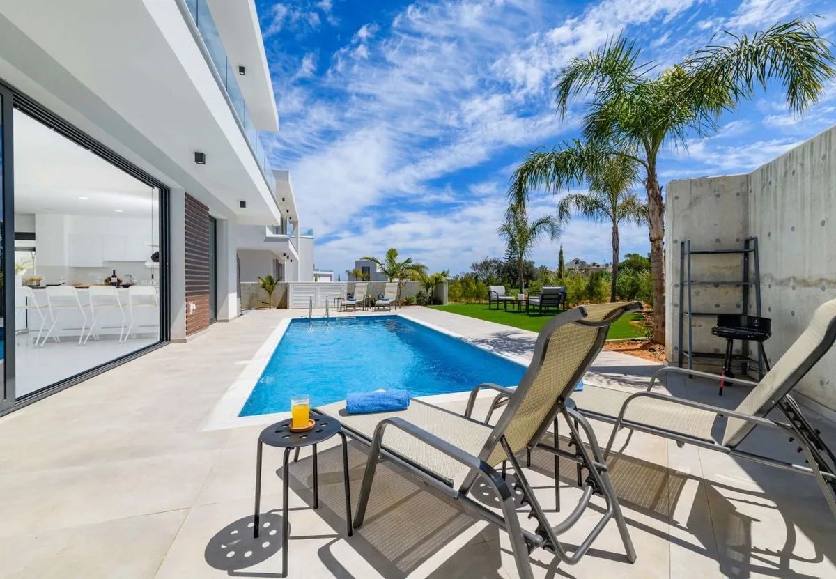 By The Beach - Royal Sapphire Villa - Photo 4