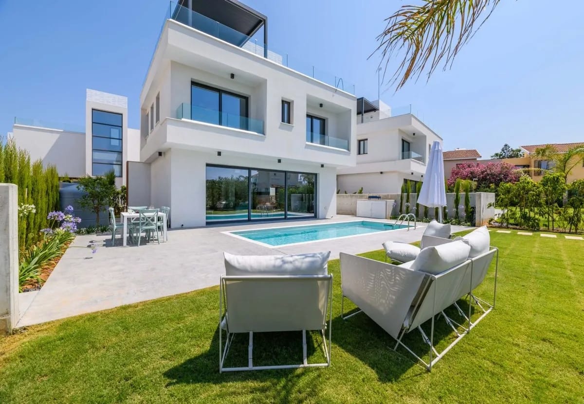 By The Beach - Blue Topaz Villa