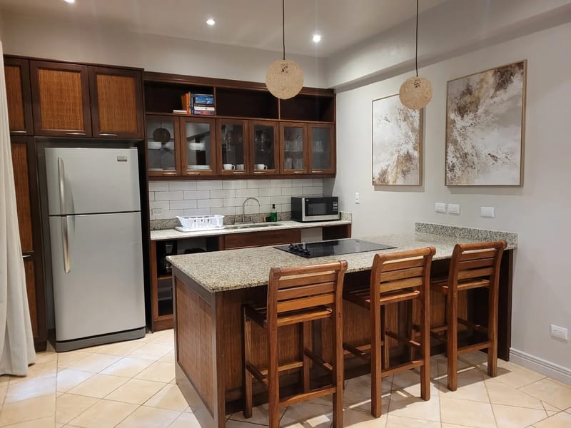 Fully equipped kitchen and breakfast bar